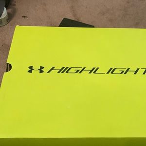 UA Highlight MC lacrosse cleats. It comes with box